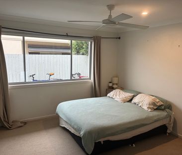 Broadbeach Waters - Photo 5