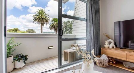 Premium beachside location, views, pool, furnished - Photo 3