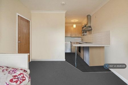 1 bedroom flat to rent - Photo 2