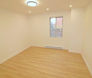 3010 Rue Sherbrooke E. - Photo 1
