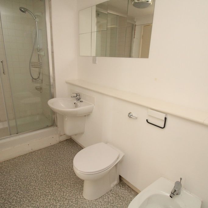 £1,200 - To Let - Photo 1