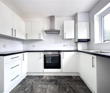 2 bedroom end of terrace house to rent - Photo 5