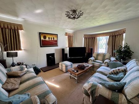 Tudor Close, Findon, BN14 - Photo 2