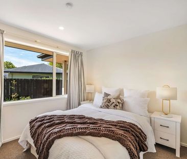 Lovely Three Bedroom Family Home! - Photo 4