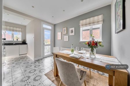 2 bedroom maisonette to rent - Photo 3