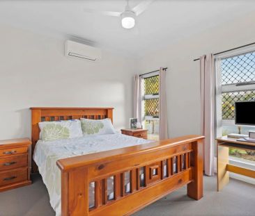 Spacious Contemporary Home - Photo 3