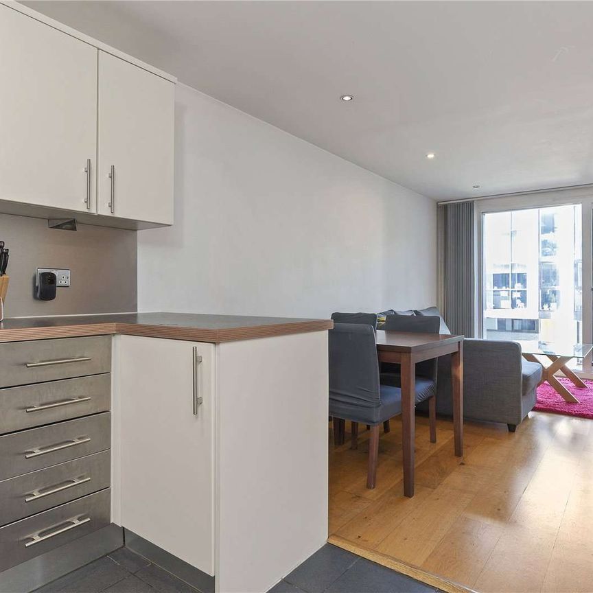 Modern furnished one bedroom apartment. - Photo 1