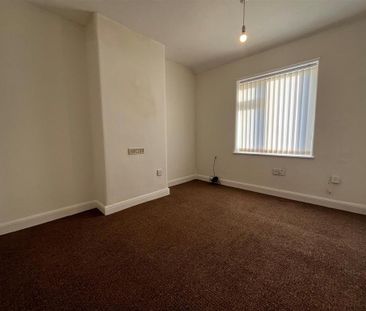 2 bedroom semi-detached house to rent - Photo 3