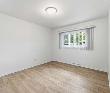 For Lease - 4 Regina Avenue, St. Catharines, Ontario - Photo 2