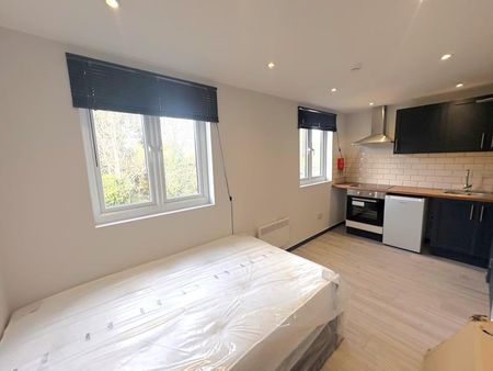 103 Raymond Crescent , GuildfordProperty for lettings - Seymours - Photo 4