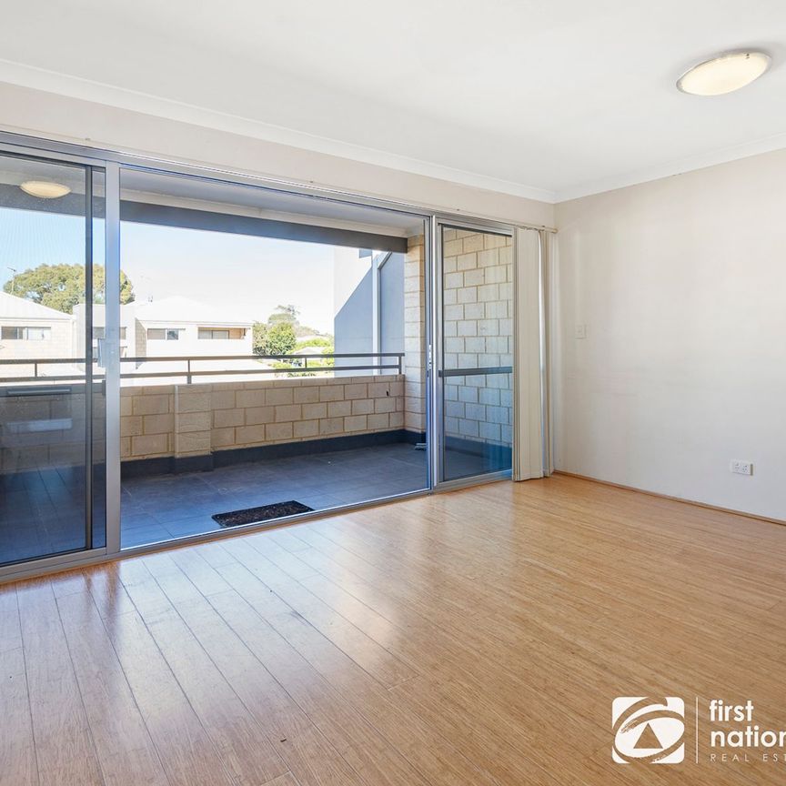 Modern Living in the Heart of Mandurah - Photo 1