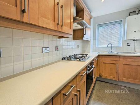 Balmoral Court, Windsor Close, Farnborough, GU14 - Photo 4