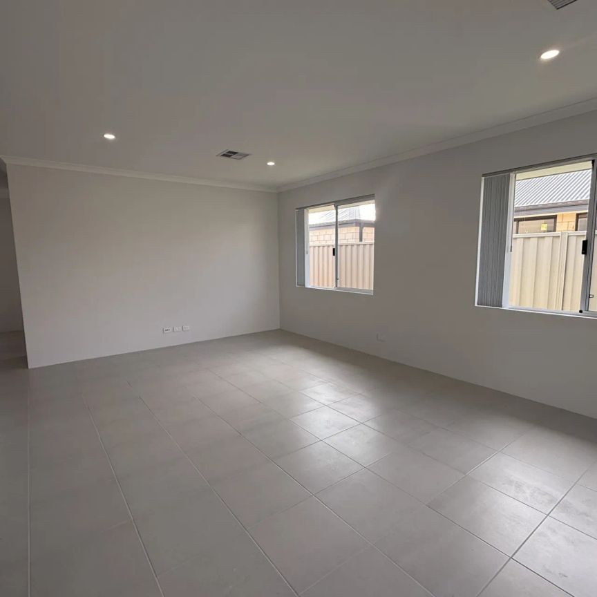 Stylish Family Home in Prime Secret Harbour Location - Photo 1