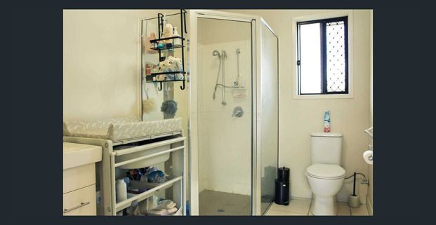 4 Bedroom House in Peaceful Neighborhood - Photo 1