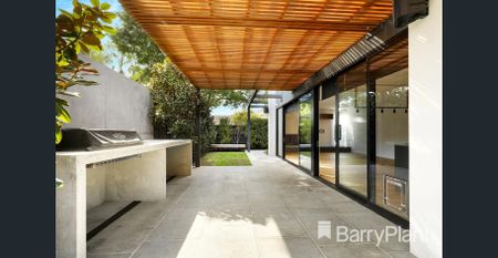 LUXURIOUS PRIVATE LIFESTYLE - Photo 4