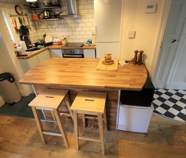 4 bedroom semi-detached house to rent - Photo 3