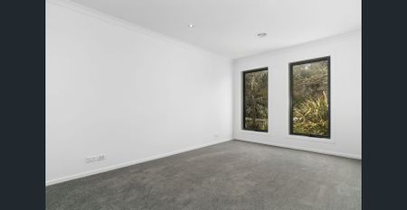 Stylish & Spacious Family Living in Prime Cranbourne North Location! - Photo 2