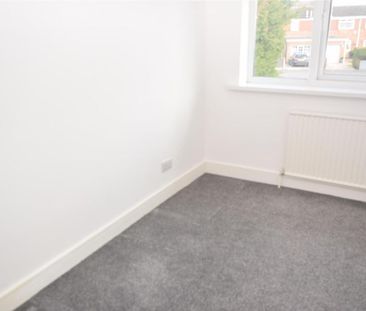 3 bedroom end of terrace house to rent - Photo 2