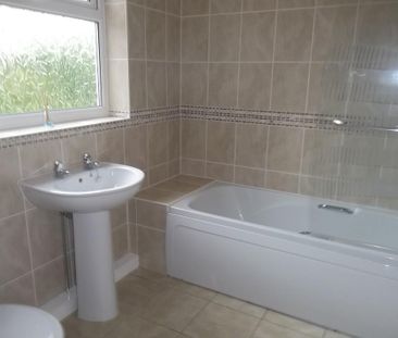 2 bedroom semi-detached house to rent - Photo 6