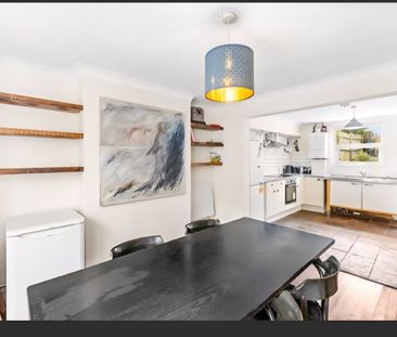 3 Bed Terraced House, Clarendon Road, BN3 - Photo 2