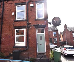 2 bedroom House in Hyde Park, Leeds - Photo 1