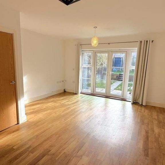 3 bedroom terraced house to rent - Photo 1