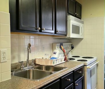 403-14 Greenview Dr, Kingston, ON K7M 7T5 - Photo 2