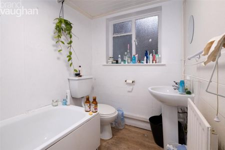 3 bedroom flat to rent - Photo 5