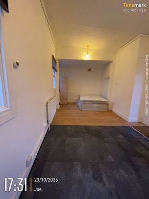Studio Flat, High Street, SE25 - Photo 1