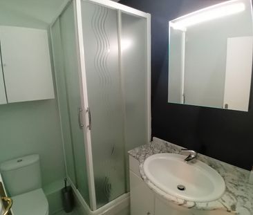 AIX LA DURANNE APPARTEMENT T3 MEUBLE AVEC TERRASSE ET GARAGE, - Photo 5