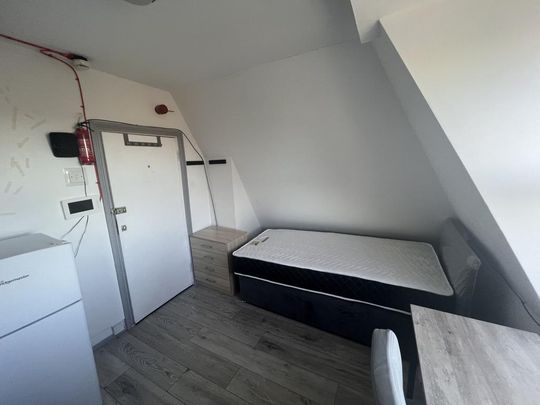 Studio to rent - Photo 1