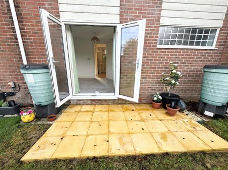 Pembroke Fields, Salisbury, Dinton - Photo 5