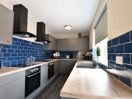 🏙️ Comfy Ensuite + Great House Vibes! Room 6 - Photo 2