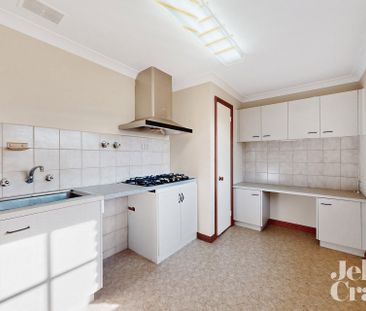 2 Delfi Court, Balwyn - Photo 6