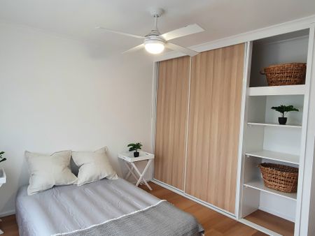 Renovated Two Bedroom Townhouse - Photo 2