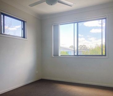 PEACEFUL LIVING IN A MODERN TOWNHOUSE - Photo 5