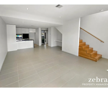 Stunning townhouse - Photo 2