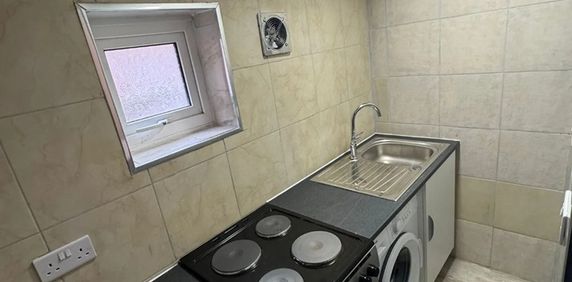 Studio Flat, Ashburnham Road, LU1 - Photo 2