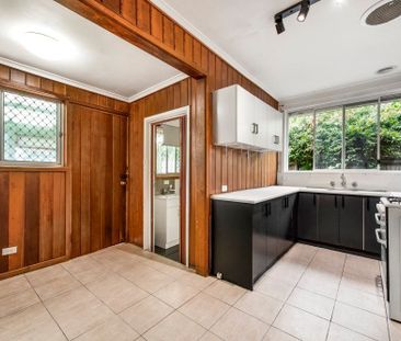 Sensationally Bright & Spacious Family Home - Photo 3