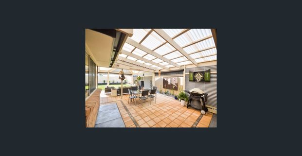 Stunning 4 Bedroom Family Home in Aldinga Beach - Photo 1