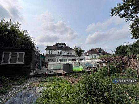 1 bedroom in a house share to rent - Photo 3