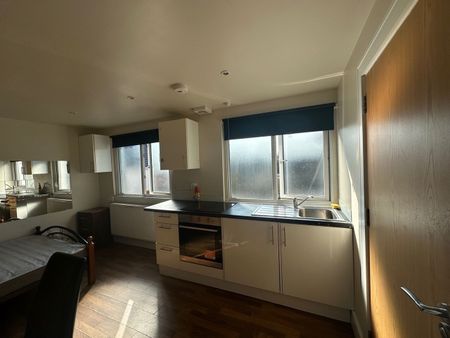 Studio Flat, Church Road, NW4 - Photo 4