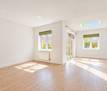 Jersey Close, Knaphill, Surrey, GU21 - Photo 4