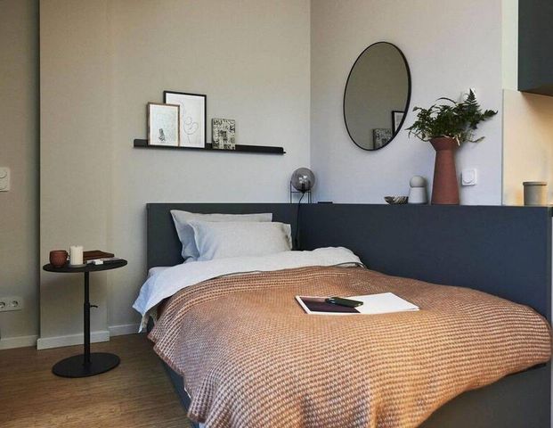 Ich biete eine schöne, vollmöblierte 1-Zimmer-Wohnung in Berlin Oberschönweide zur Miete an. - Photo 1