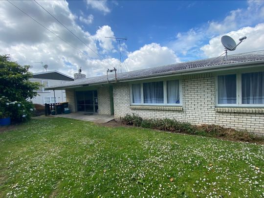 82 Cambridge Road, Hillcrest — - Photo 1