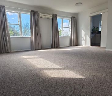 Charming Tawa 2BR Townhouse! - Photo 3