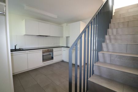 Nähe Mischelicenter- moderne und helle 3 1/2 Zimmer-Maisonette-Wohnung mit Gartensitzplatz - Photo 5