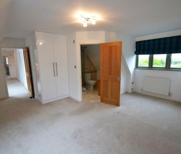4 bedroom detached house to rent - Photo 4
