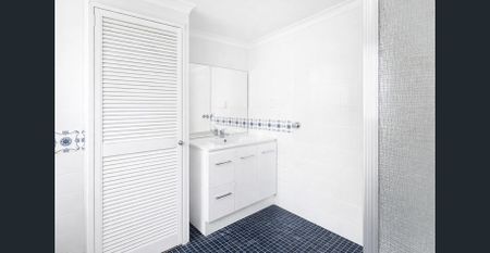 Central Redcliffe Unit - Bright & Breezy - Photo 4