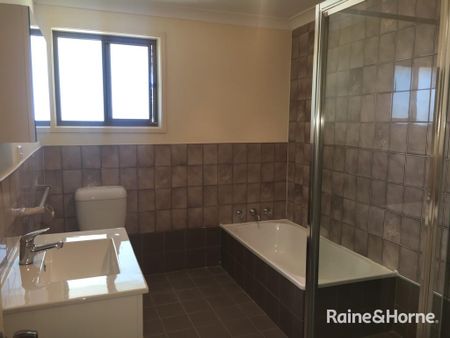 Townhouse in Town!! - Photo 5